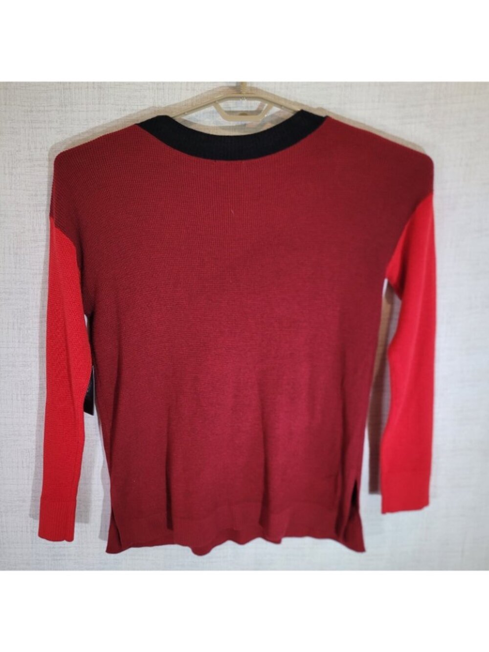 NWT Vince Camuto Sweater Womens M Red Button Shoulder Colorblock Nordstrom - Picture 2 of 11